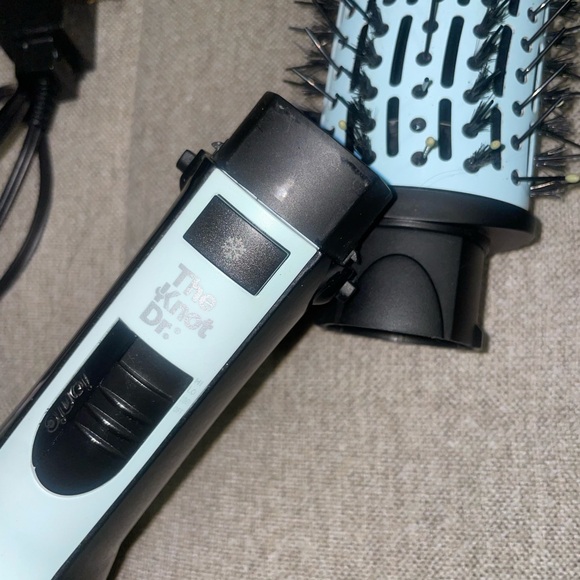 Conair InfinitiPro The Knot Dr. All-in-One Medium Oval Hot Air Brush - Picture 8 of 10